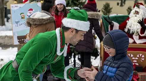 Coup de foudre pour l'apprenti du Père Noël